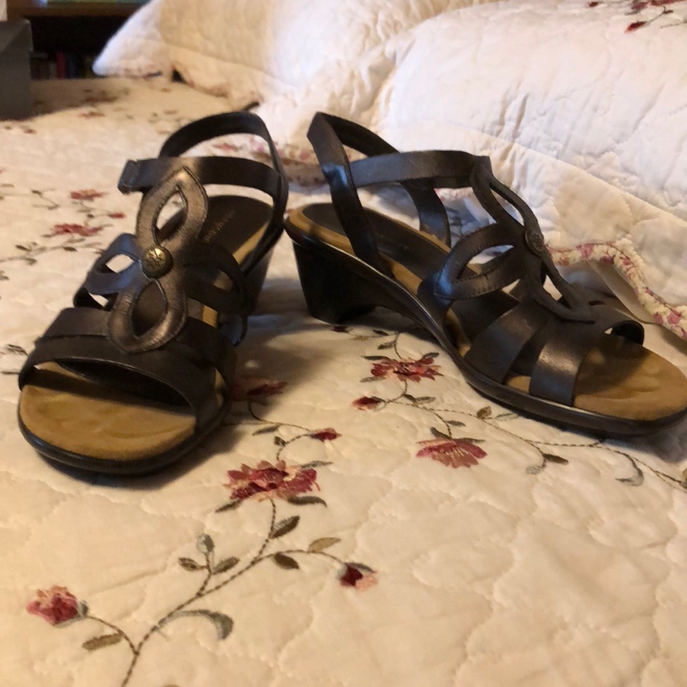 Easy Spirit brown heel